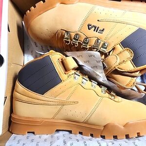 NWT FILA boots M8.5